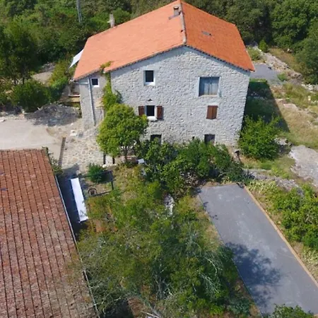 Дом отдыха Maison Accueillante, Les Vans, Vue Sur Montagne, Grand Jardin *